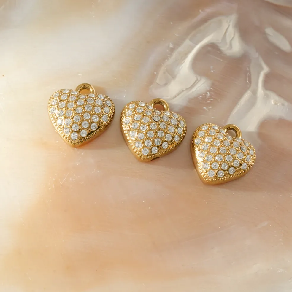 Set aus drei goldenen Strassherz-Anhängern — Gemzara