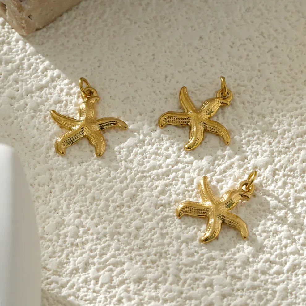 Detalhe do material e do acabamento — Kit 3 pingentes estrela do mar dourada texturizada