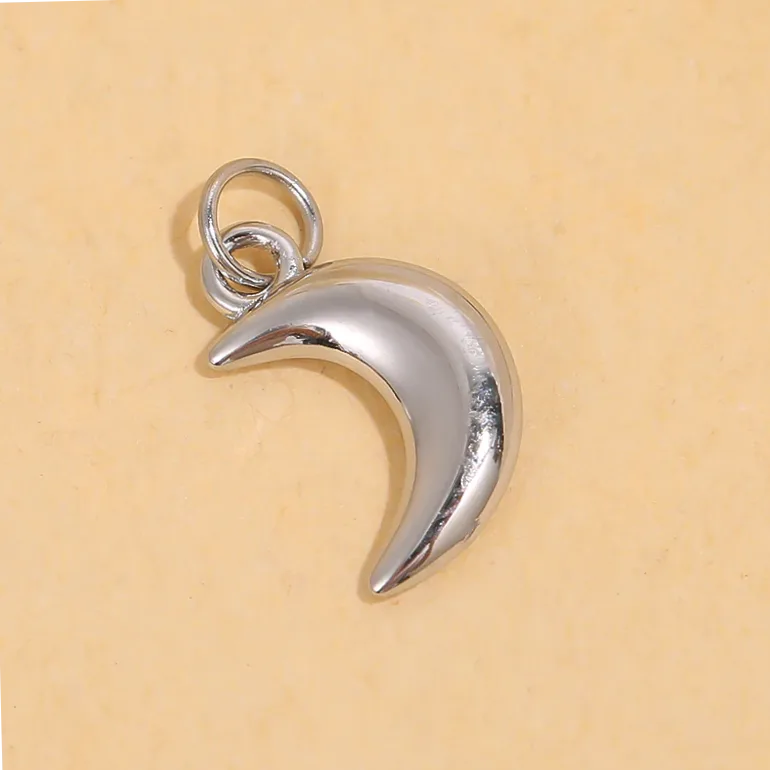 Conjunto três pingentes lua prateada elegante — Gemzara