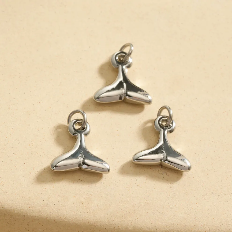 Détail de la matière et finition — Lot de 3 pendentifs queue de poisson argentés