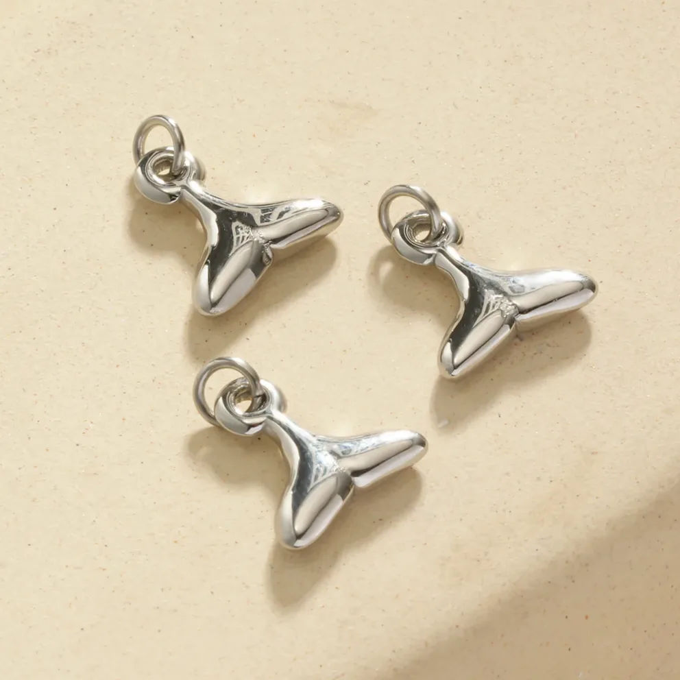 Lot de 3 pendentifs queue de poisson argentés