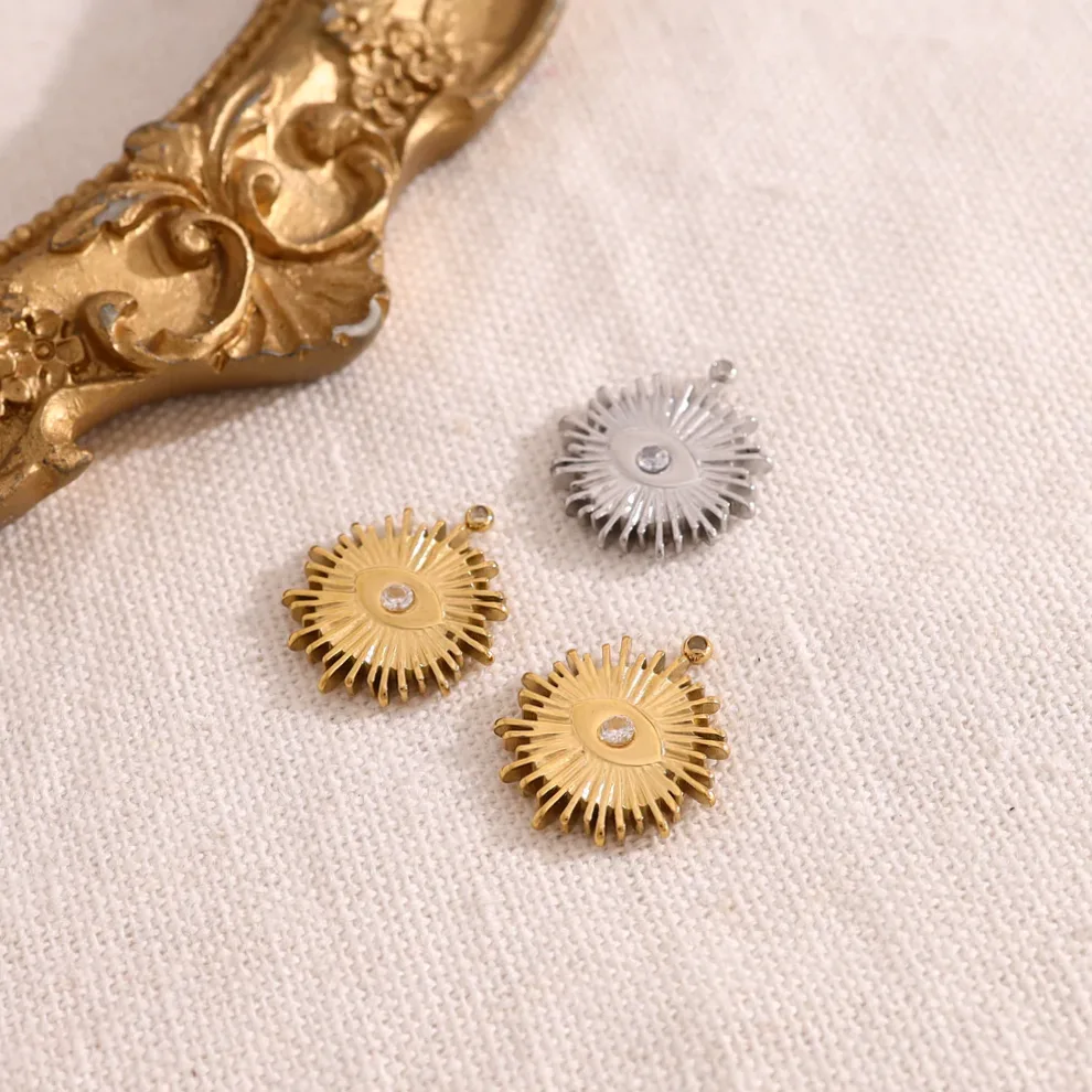 Pingentes sol prateado com strass conjunto — Gemzara