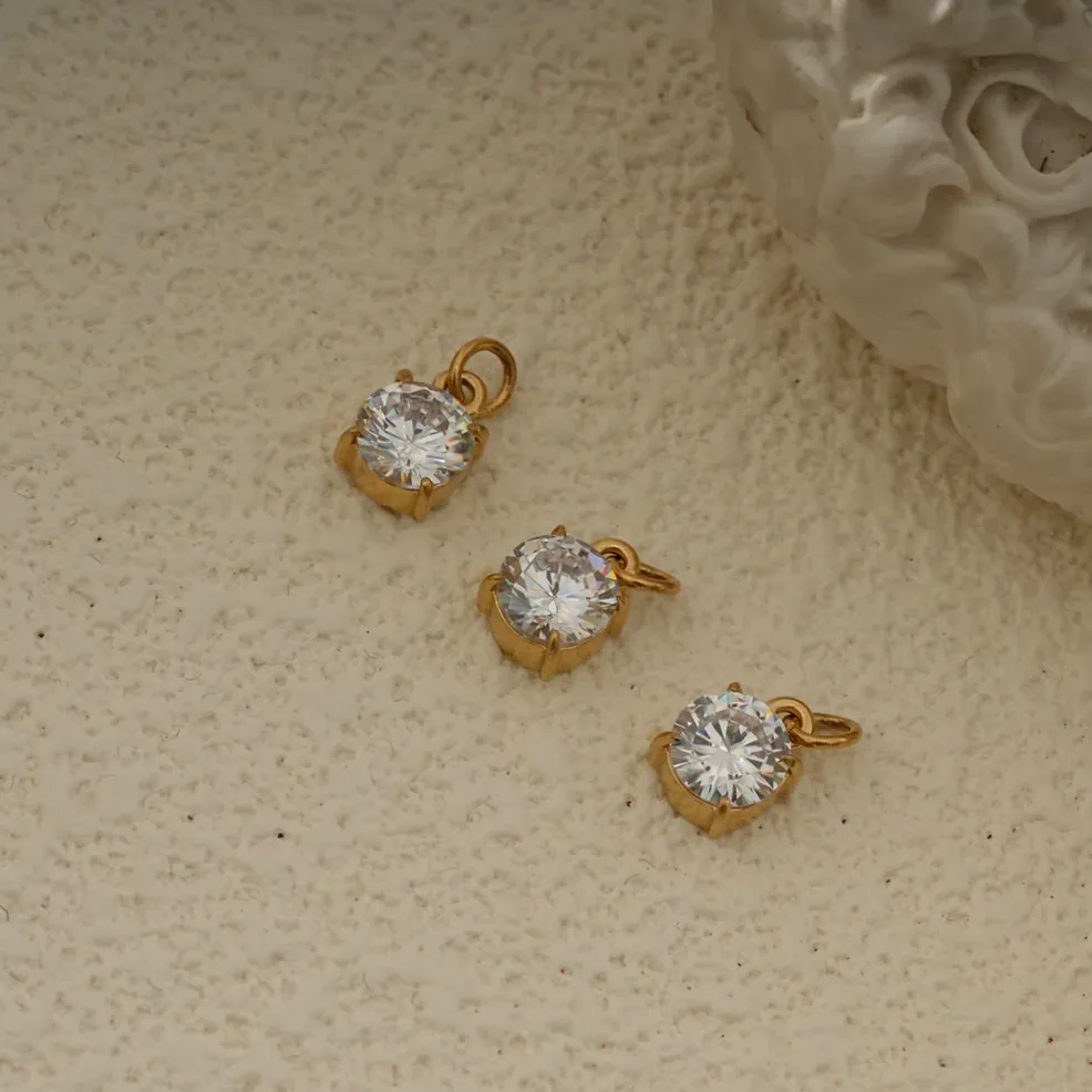 Détail de la matière et finition — Lot de 3 Pendentifs Strass Dorés