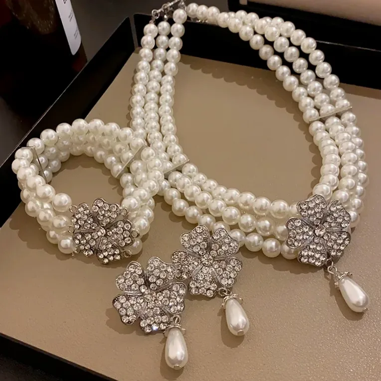 Schmuckset 5-teilig Blumen Anhänger weißes Thema