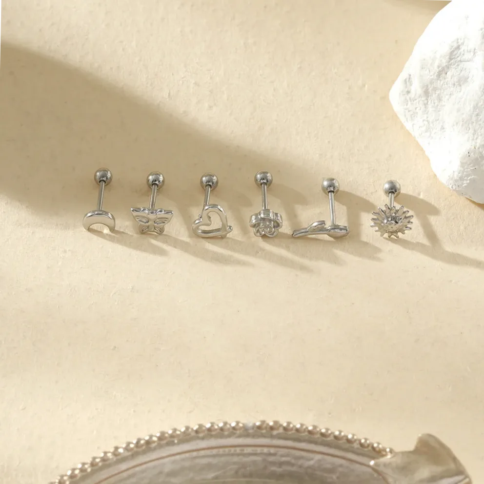 Pack 6 piercings decorativos diseños variados mujer puesto en el tobillo