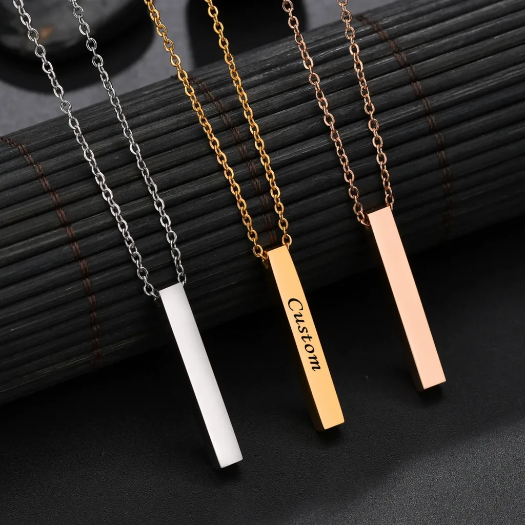 Pendentif carré acier gravé nom & date personnalisable — vue 5 — Gemzara