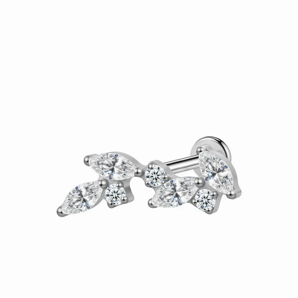 Piercing feuilles marquise strassées en titane porté à l’oreille